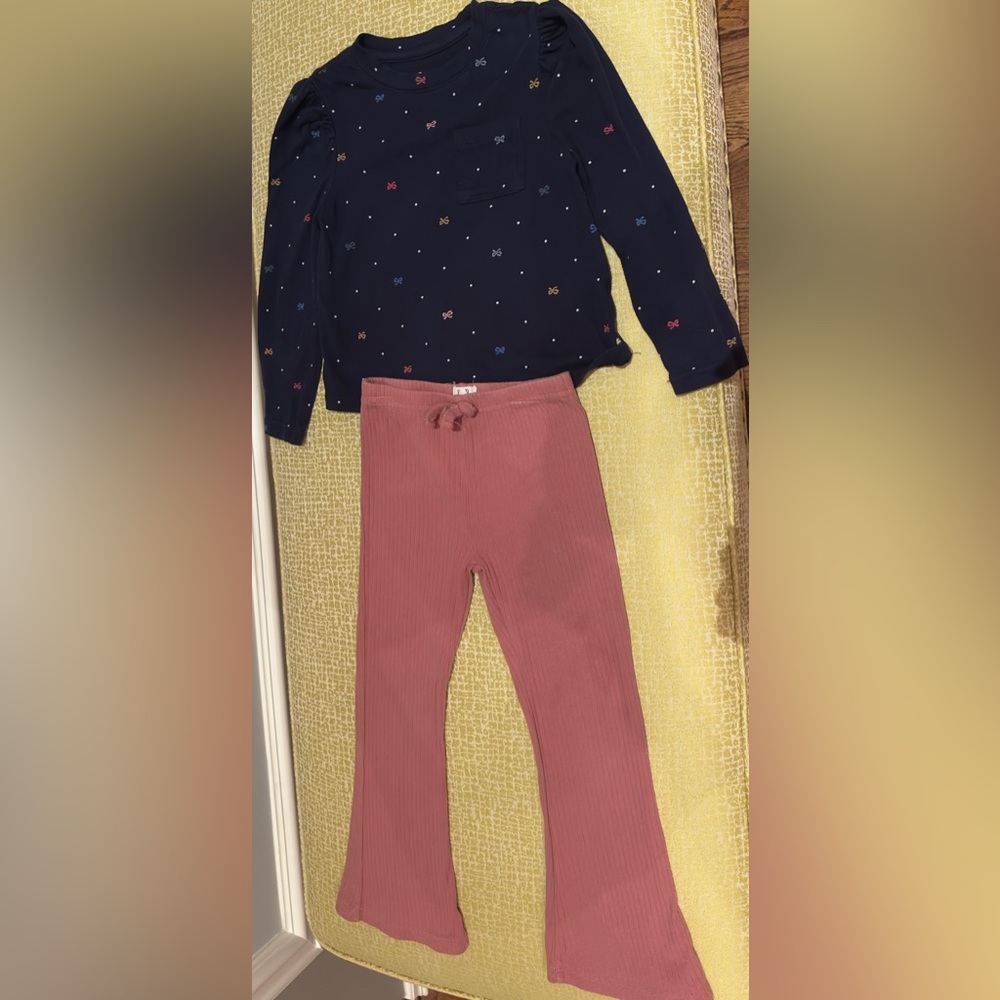 2/$10
Baby GAP Kids Navy Top and Pink Bellbottom Set